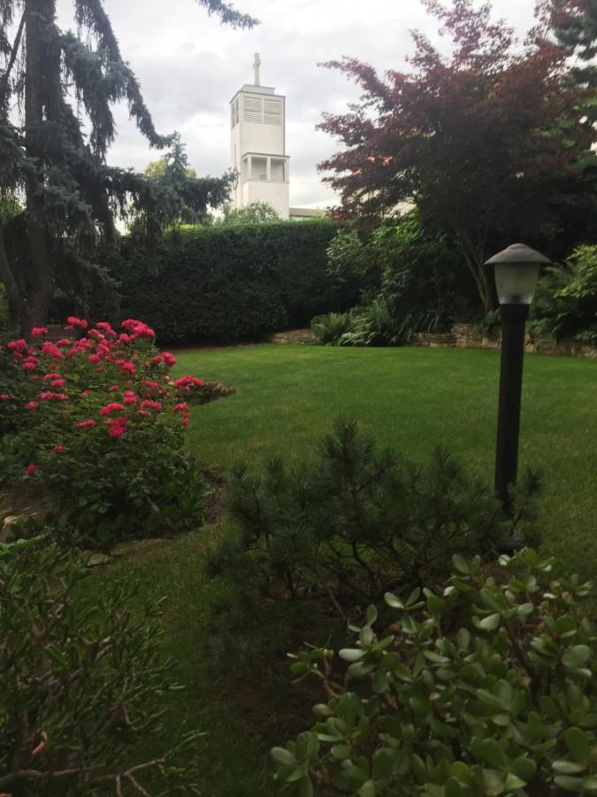 Blue Apartment In Beautiful English Style Garden With Atmosphere Praga Esterno foto
