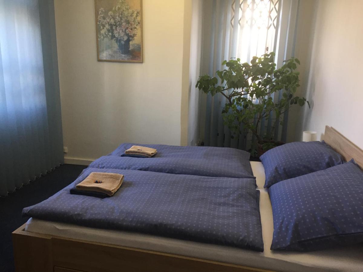 Blue Apartment In Beautiful English Style Garden With Atmosphere Praga Esterno foto