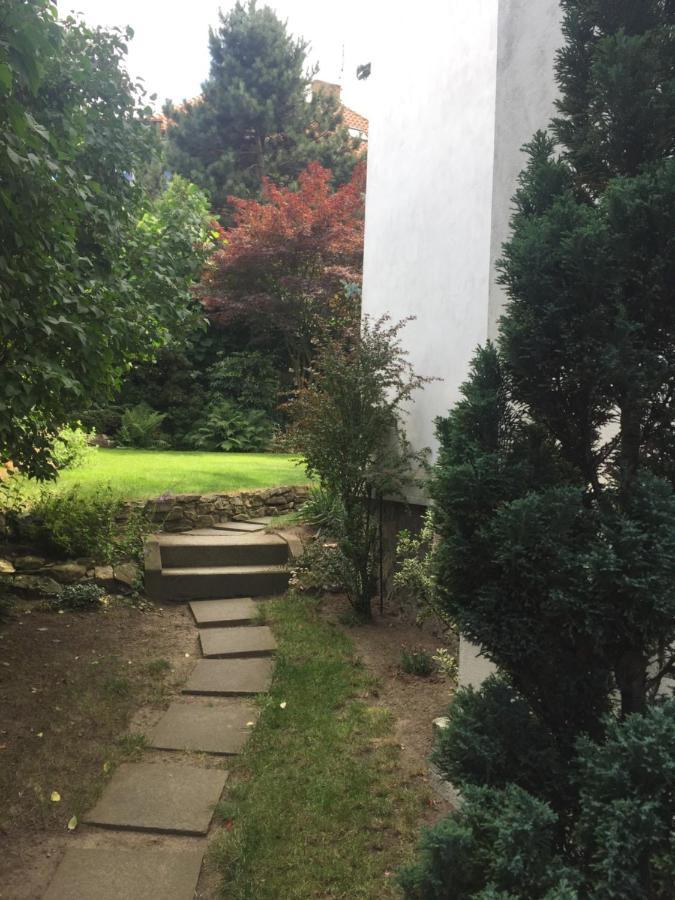 Blue Apartment In Beautiful English Style Garden With Atmosphere Praga Esterno foto